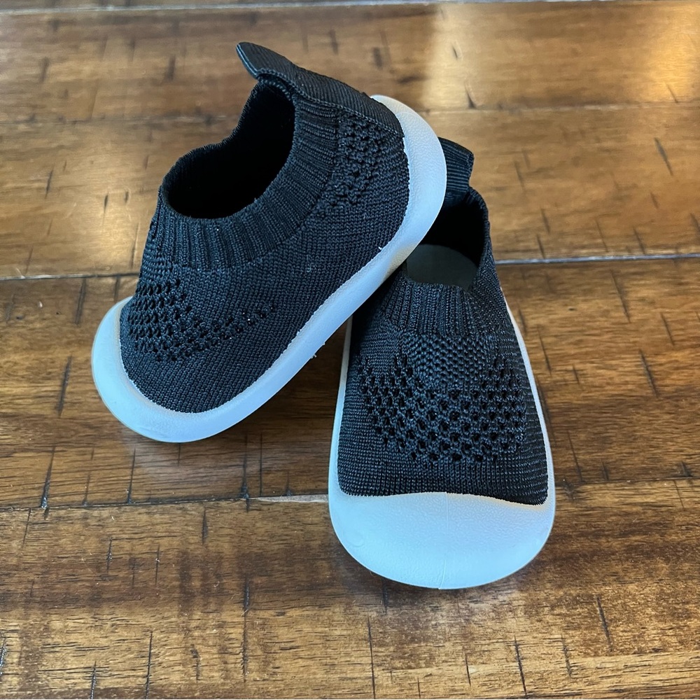 ⚡️3/$20 Toddler slip on shoes - size 3-3.5 - baby - black - neutral